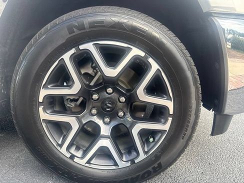Used 2025 RAM 1500 Laramie AWD/4WD image 4
