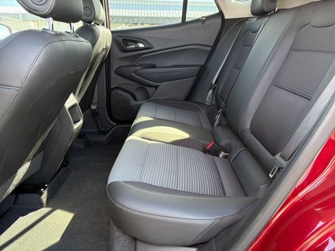 Used 2025 Chevrolet Trax LT image 24