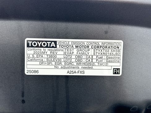 Used 2025 Toyota RAV4 LE AWD/4WD image 20