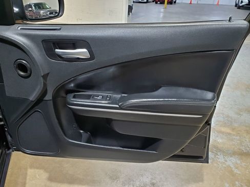 Used 2019 Dodge Charger SXT w/ Leather Interior Group image 17