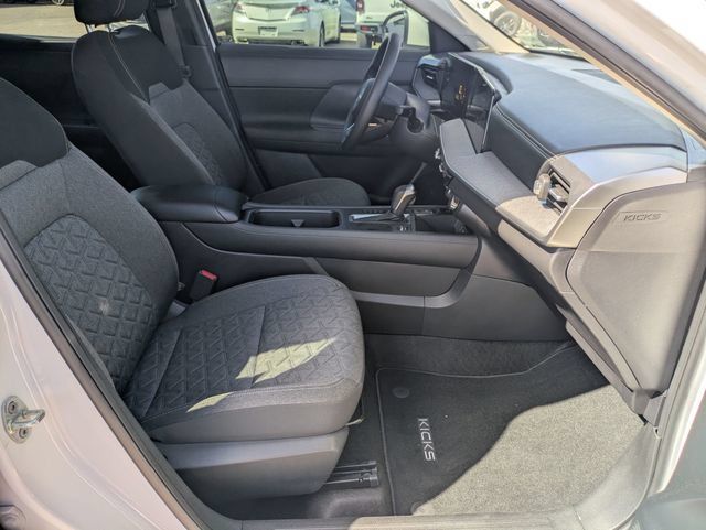 Used 2025 Nissan Kicks SV FWD image 27