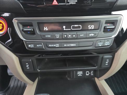 Used 2018 Honda Ridgeline RTL-E image 24