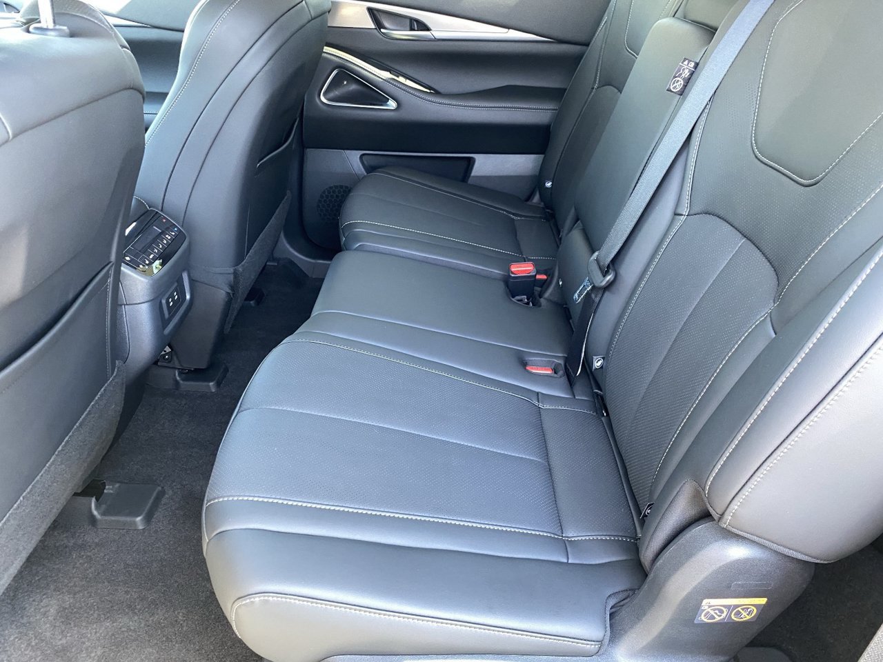 Certified 2027 INFINITI QX60 Luxe w/ Cargo Package FWD image 15