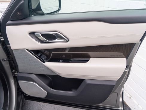 Used 2018 Land Rover Range Rover Velar image 39