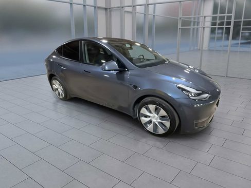 Used 2020 Tesla Model Y Long Range AWD/4WD image 2