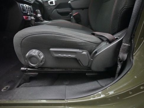 Used 2021 Jeep Wrangler Unlimited Rubicon w/ Cold Weather Group image 28