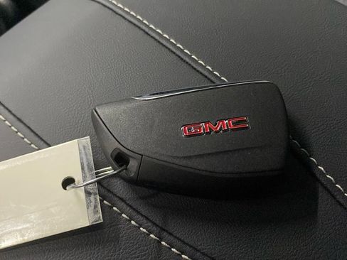 New 2025 GMC Acadia Elevation image 39