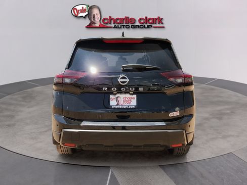 Used 2026 Nissan Rogue SV FWD image 4