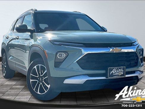 Used 2025 Chevrolet TrailBlazer LT image 3