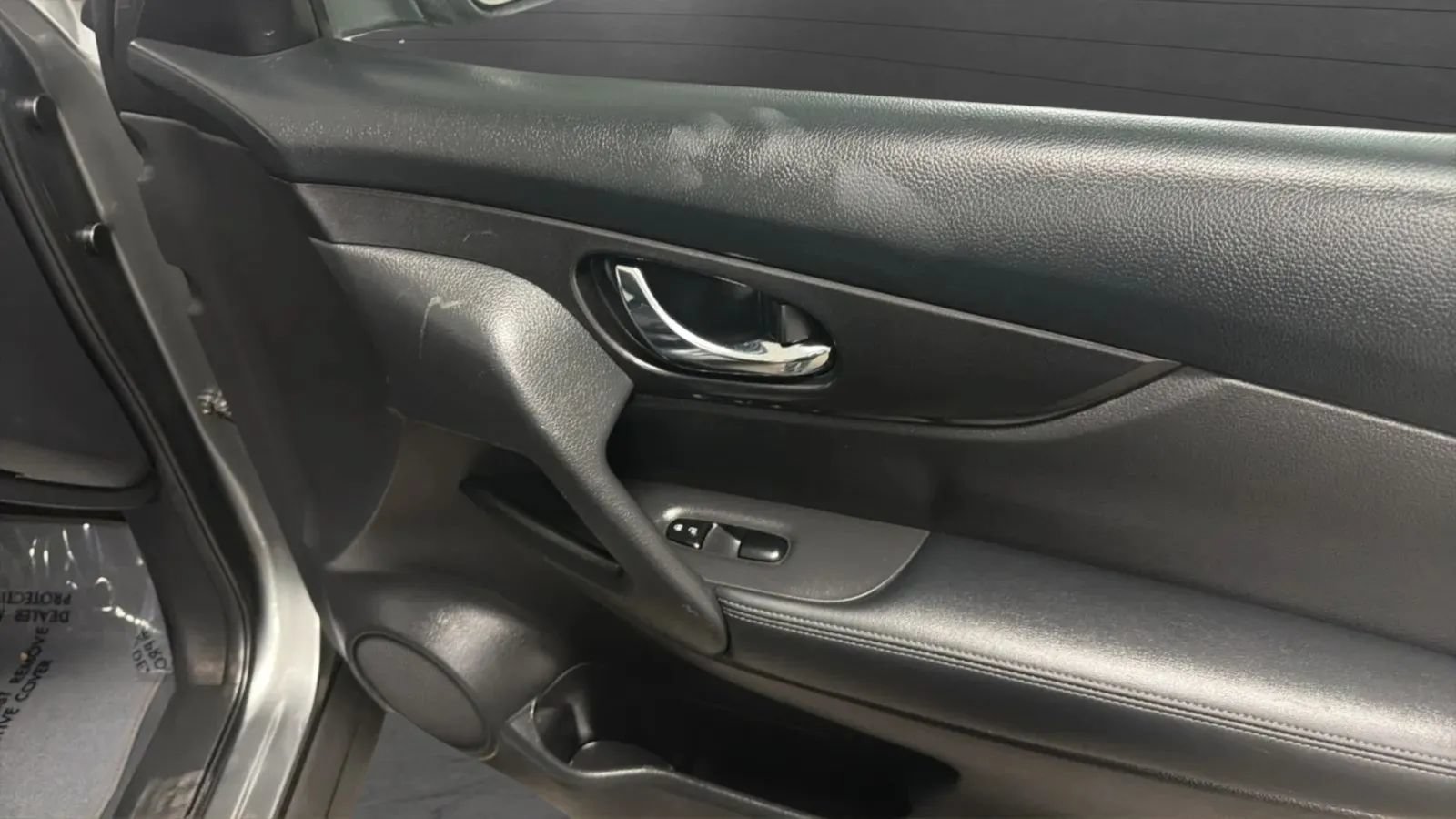 Used 2017 Nissan Rogue SV FWD image 19