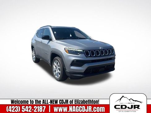 New 2023 Jeep Compass Latitude w/ Sun and Sound Group image 9