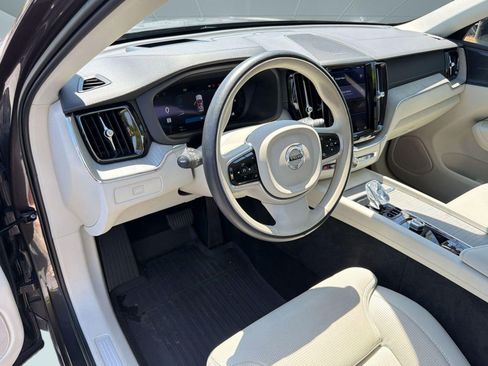Certified 2023 Volvo XC60 B5 Ultimate w/ Protection Package Premier FWD image 4