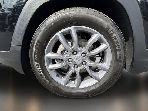 Used 2024 GMC Terrain SLT w/ Infotainment Package II FWD image 10