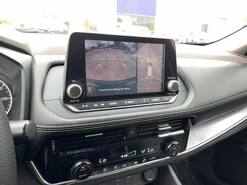 Used 2021 Nissan Rogue SV image 21