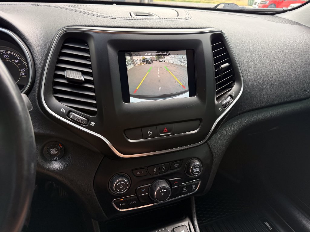 Used 2020 Jeep Cherokee Latitude Plus AWD/4WD image 25
