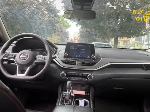 Used 2025 Nissan Altima 2.5 SR FWD image 24