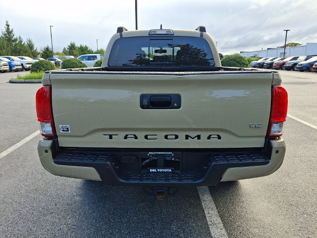 Used 2017 Toyota Tacoma TRD Sport w/ Premium & Technology Package AWD/4WD image 5