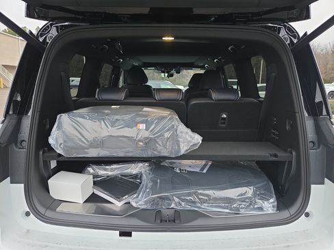 Used 2026 INFINITI QX80 4WD w/ Premium Cargo Package image 9