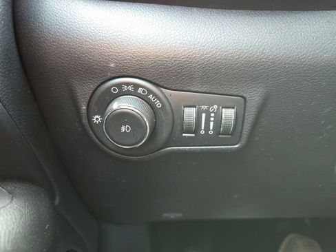 Used 2023 Jeep Compass Altitude w/ Convenience Group image 11