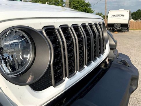 Used 2026 Jeep Wrangler Sport AWD/4WD image 24