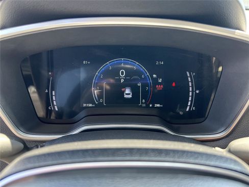 Used 2025 Toyota Corolla Cross XLE FWD image 13