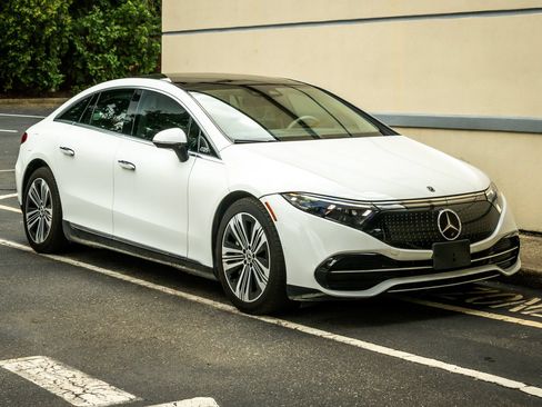 Used 2022 Mercedes-Benz EQS 450+ Sedan image 10