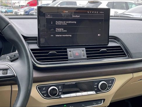 Used 2023 Audi Q5 e Premium Plus w/ Premium Plus Package AWD/4WD image 9