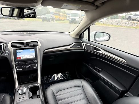 Used 2018 Ford Fusion SE w/ Equipment Group 602A FWD image 25