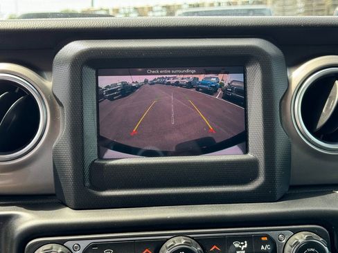 Used 2020 Jeep Wrangler Unlimited Sahara AWD/4WD image 31