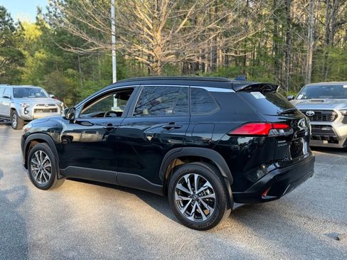 Used 2024 Toyota Corolla Cross XLE image 2