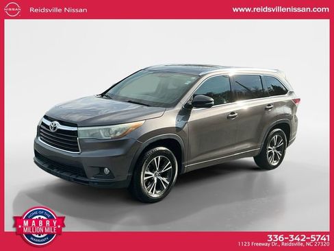 Used 2016 Toyota Highlander XLE image 1