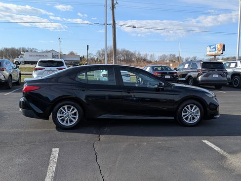 Certified 2025 Toyota Camry LE image 9