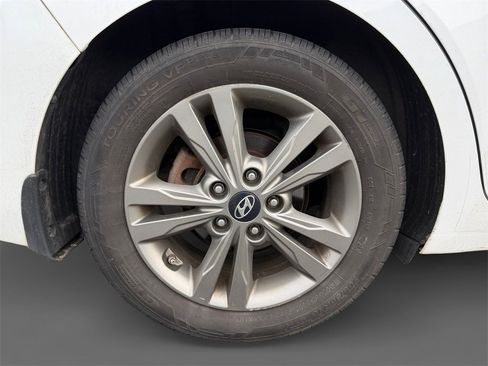 Used 2018 Hyundai Elantra SEL w/ Winter Weather Package image 15
