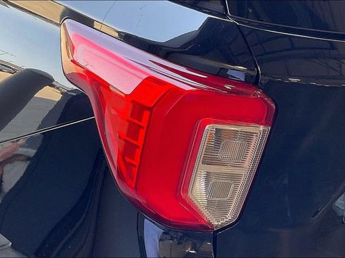 Used 2024 Ford Explorer XLT w/ Equipment Group 202A AWD/4WD image 30