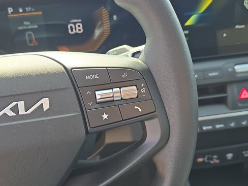 New 2025 Kia K4 LXS image 32