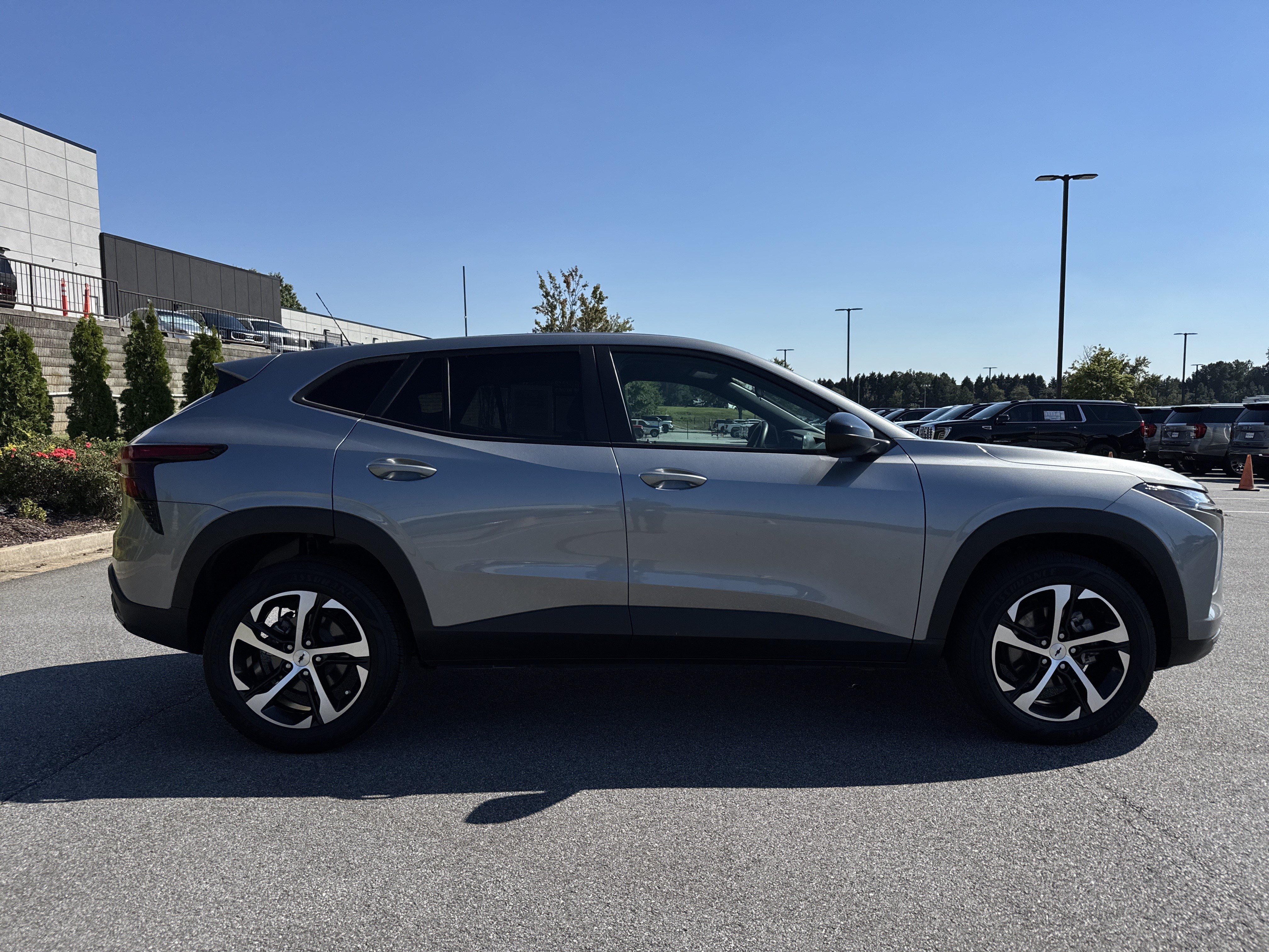 Used 2025 Chevrolet Trax RS w/ Driver Confidence Package FWD image 11