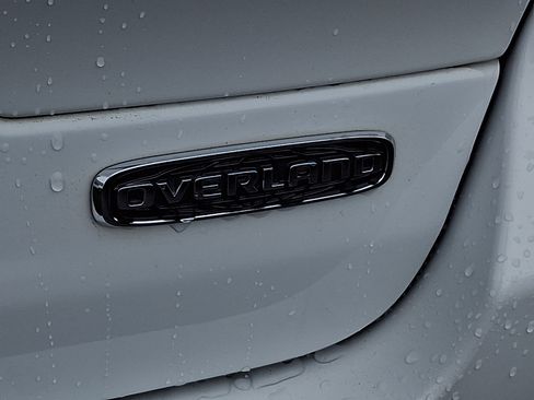 Used 2022 Jeep Grand Cherokee Overland AWD/4WD image 34