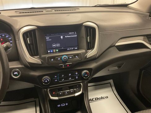 Used 2024 GMC Terrain SLE image 24