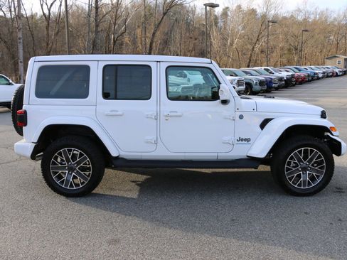 Used 2024 Jeep Wrangler High Altitude image 8