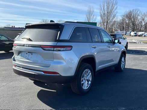 New 2025 Jeep Grand Cherokee Laredo AWD/4WD image 5
