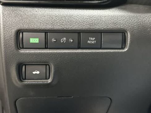 Used 2025 Nissan Sentra SV FWD image 19