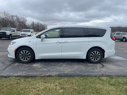 Used 2022 Chrysler Pacifica Touring-L