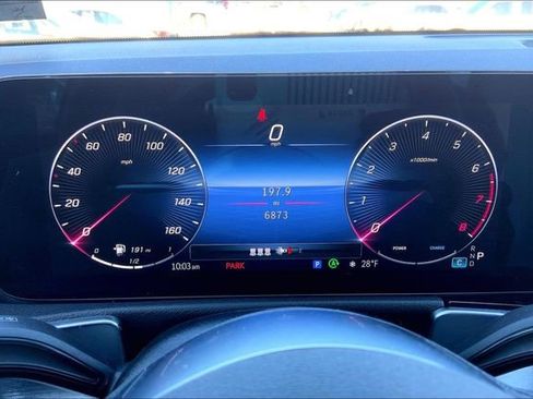 Used 2025 Mercedes-Benz GLB 250 4MATIC image 21