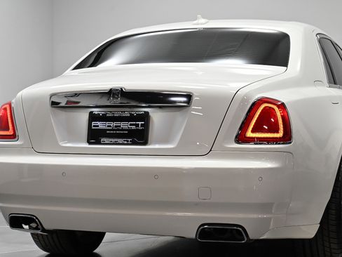 Used 2017 Rolls-Royce Ghost image 52