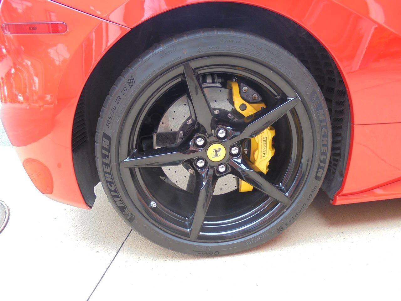 Used 2017 Ferrari 488 GTB RWD image 31