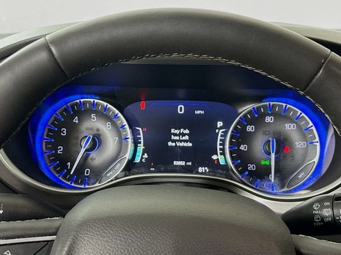 Used 2024 Chrysler Pacifica Touring-L FWD image 13