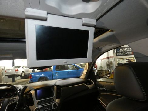 Used 2020 GMC Yukon XL SLT w/ Open Road Package image 29