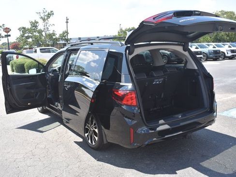 Used 2025 Honda Odyssey Elite image 18