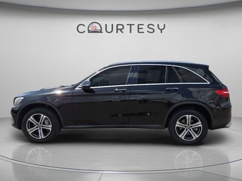 Used 2018 Mercedes-Benz GLC 300 image 2