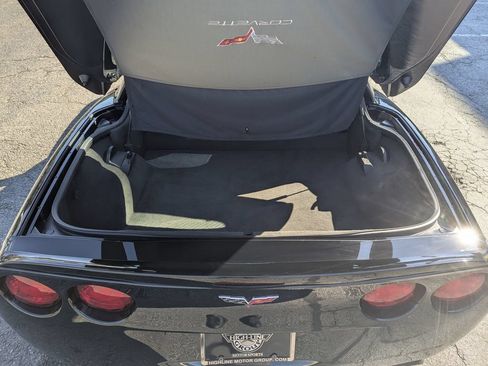 Used 2005 Chevrolet Corvette Coupe w/ Preferred Equipment Group RWD image 28